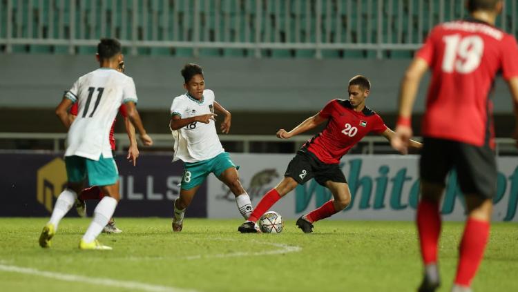 Pertandingan antara Timnas Indonesia vs Palestina pada Kualifikasi Piala Asia U-17 grup B di Stadion Pakansari, Cibinong, Kabupaten Bogor, Jumat (07/10/22).