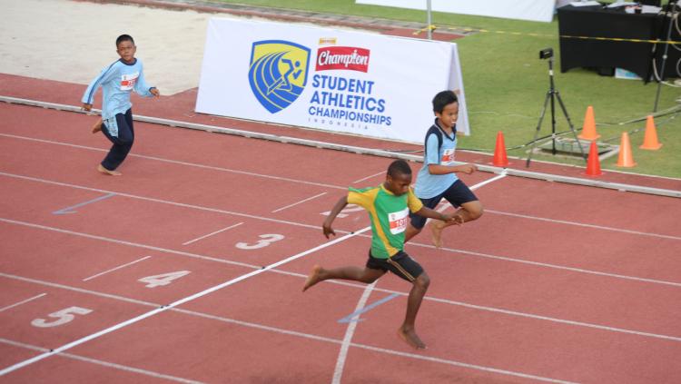 Kompetisi atletik pelajar terbesar di tanah air, Energen Champion Student Athletics Championships (SAC) Indonesia 2022 mencapai puncaknya, Minggu (09/10/22). - INDOSPORT