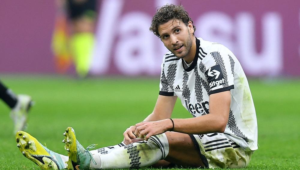 Manuel Locatelli dalam pertandingan Liga Italia antara AC Milan vs Juventus Copyright: Reuters/Daniele Mascolo