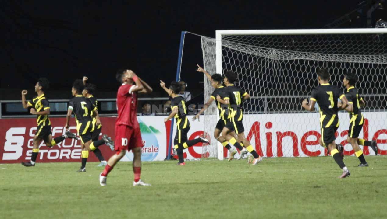 Pertandingan antara Timnas Indonesia U-17 vs Malaysia pada Kualifikasi Piala Asia U-17 grup B di Stadion Pakansari, Cibinong, Kabupaten Bogor, Jumat (09/10/22). - INDOSPORT