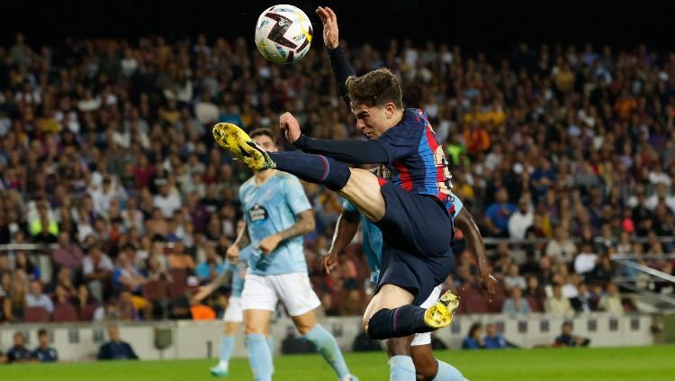 Aksi Gavi di laga Barcelona vs Celta Vigo (10/10/22). (Foto: REUTERS/Albert Gea)