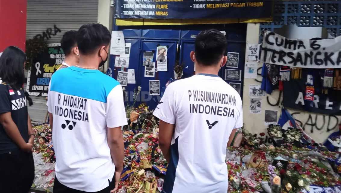 Atlet PBSI saat datang di Patung Singa.