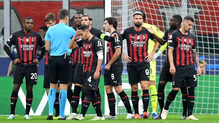 AC Milan adalah salah satu peserta Dubai Super Cup 2022. Foto: REUTERS-Daniele Mascolo. - INDOSPORT