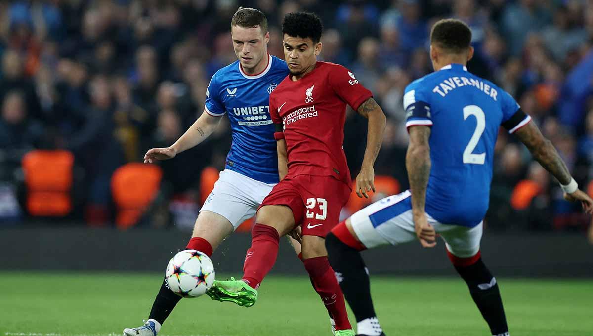 Tempatnya di skuat senior Rangers FC memang baru dipermanenkan di musim 2022/2023 ini namun Leon King (kiri) sudah menarik banyak minat klub-klub raksasa Liga Inggris.(Foro: REUTERS/Phil Noble)