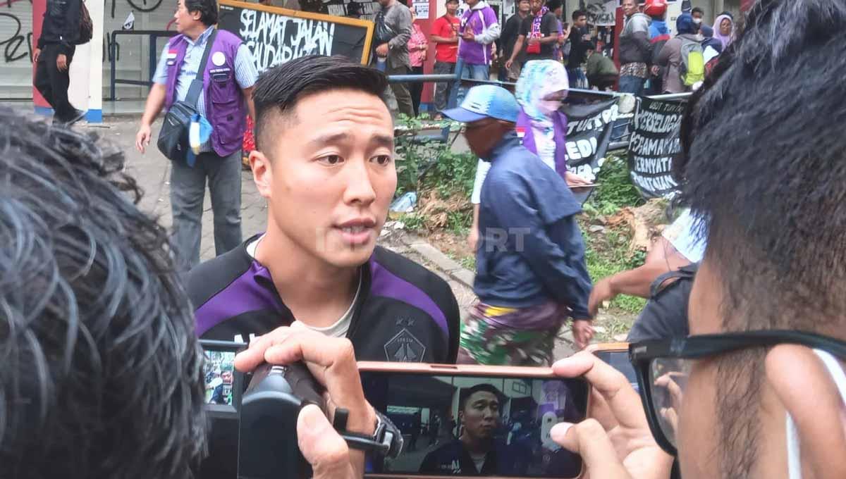 Kapten Persik, Arthur Irawan.