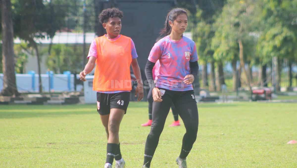 Pilar Persis Women sekaligus Timnas Indonesia, Marsela Awi (kiri). (Foto: Nofik Lukman Hakim/INDOSPORT)
