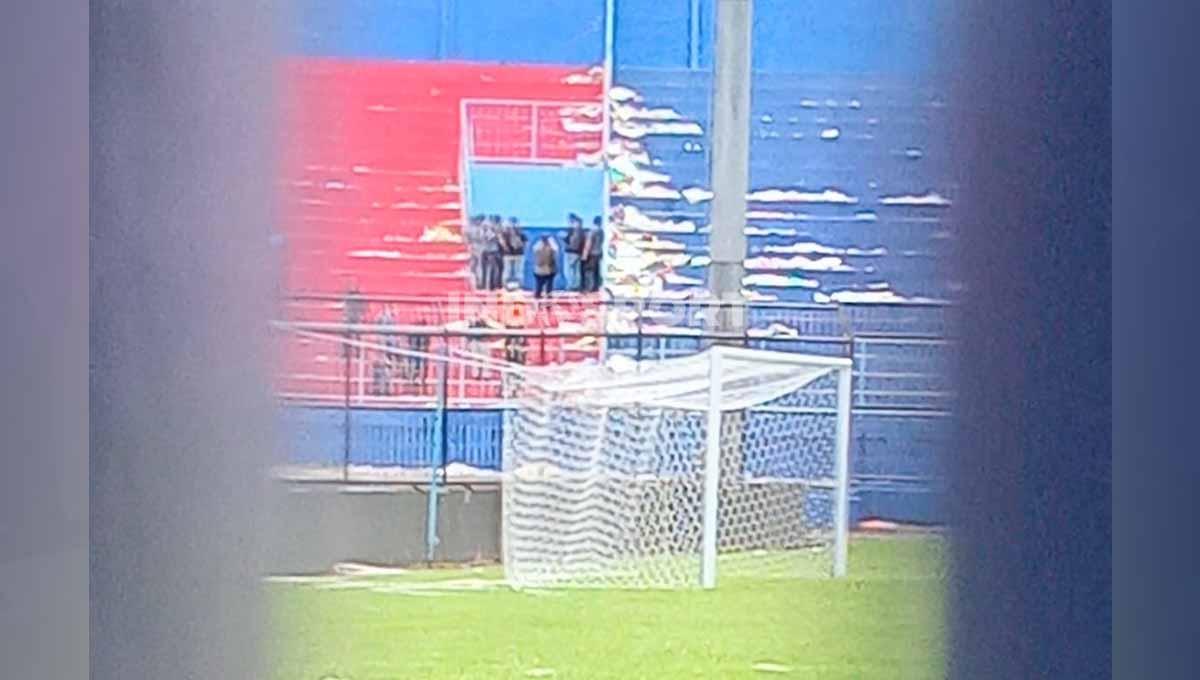 Tim PUPR saat audit Stadion Kanjuruhan.