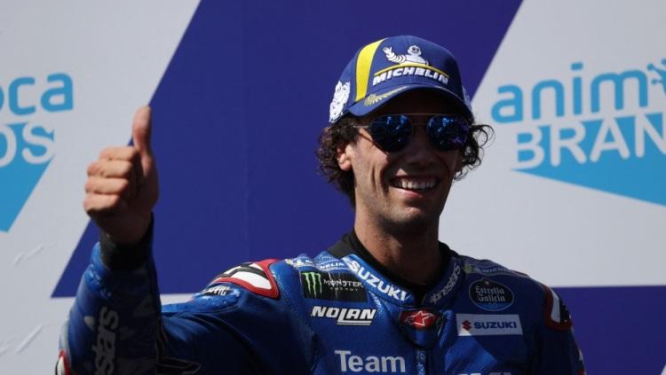 Hasil MotoGP Australia 2022, pembalap Suzuki Ecstar, Alex Rins, raih podium juara. Foto: REUTERS/Loren Elliott.