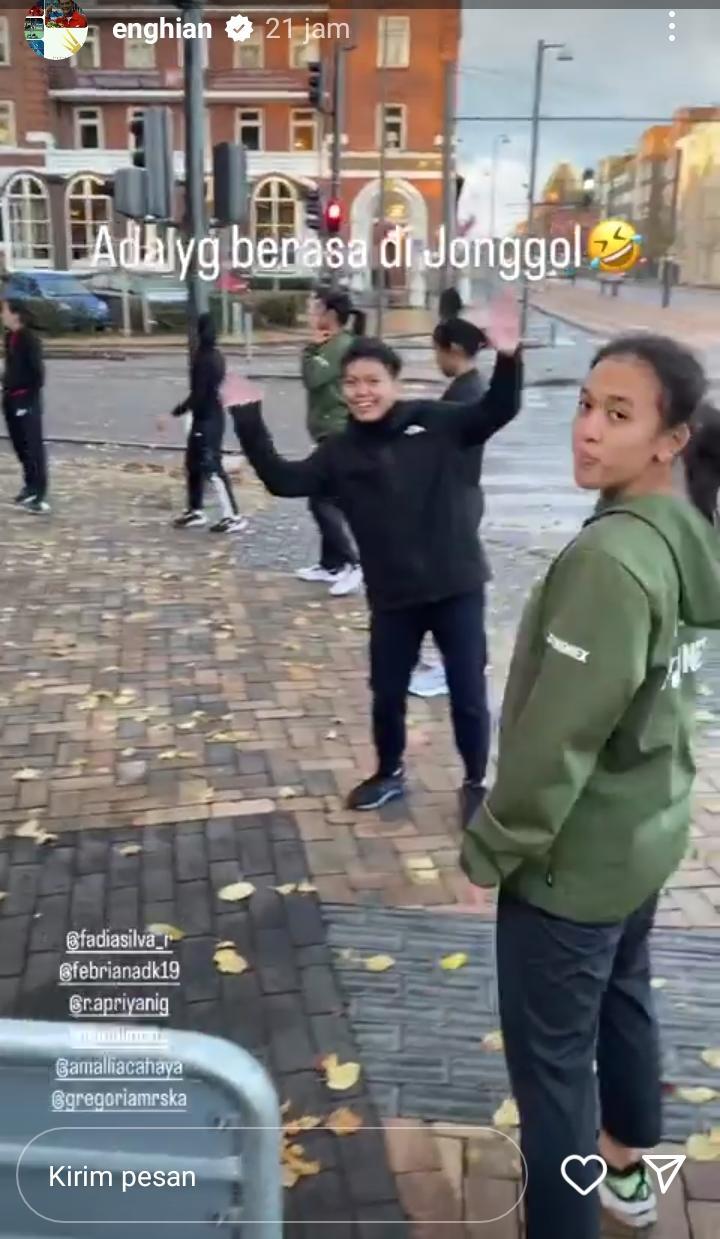 Eng Hian mengabadikan momen tim Indonesia latihan jelang Denmark Open 2022. Copyright: instagram story @enghian