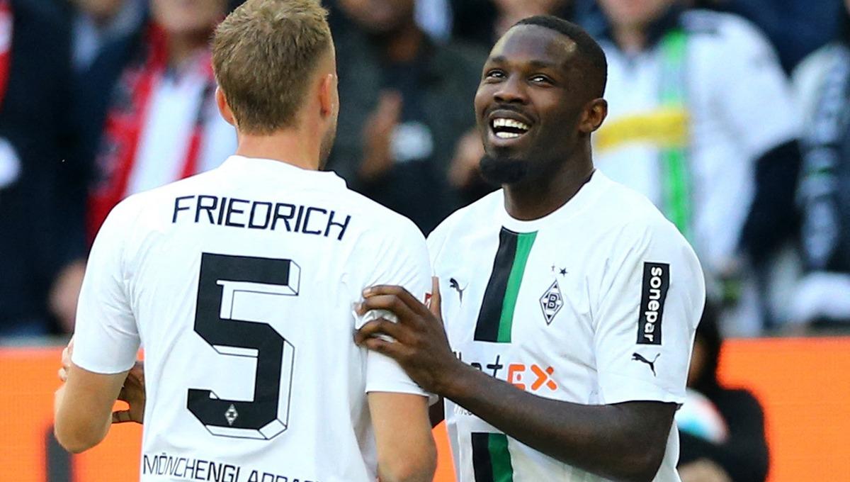 Selebrasi penyerang Borussia Moenchengladbach, Marcus Thuram usai mencetak gol ke gawang FC Cologne