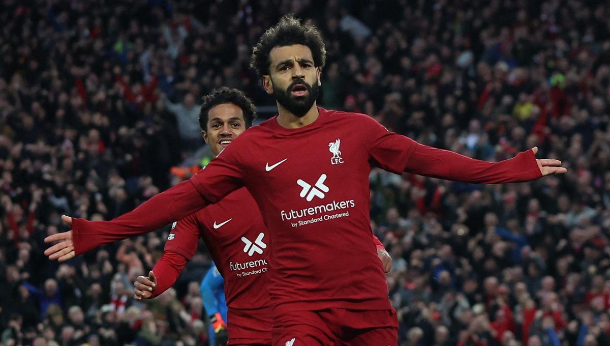 Mohamed Salah sukses melampaui Gabriel Martinelli dalam daftar top skor Liga Inggris (Premier League) 2022-2023 usai membantu Liverpool meraih kemenangan. Foto: REUTERS/Phil Noble - INDOSPORT