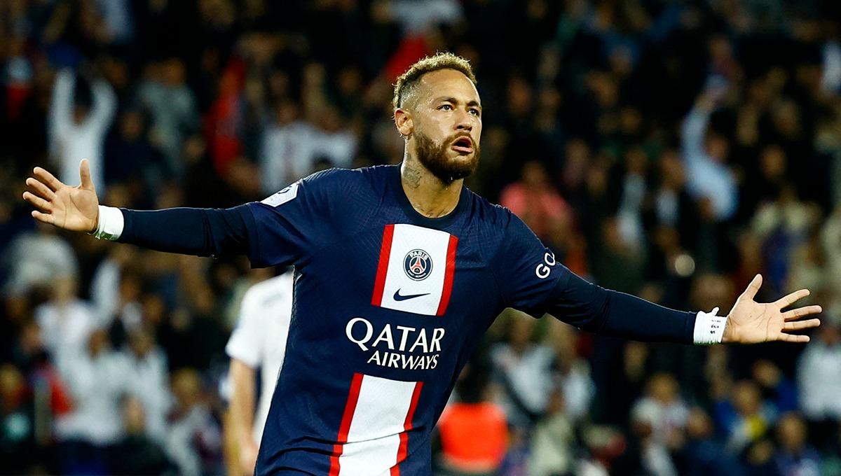 Bintang Paris Saint-Germain (PSG), Neymar membuat geger jagat maya usai pamer foto mesra bareng Lisa BLACKPINK. Foto: REUTERS/Stephane Mahe