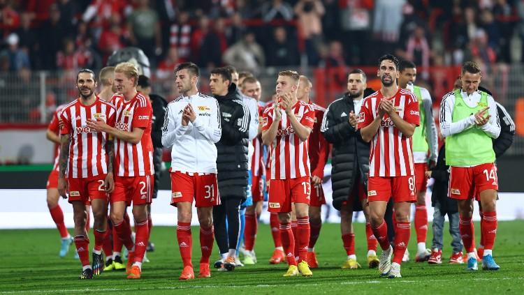 Para pemain Union Berlin pasca laga kontra Borussia Dortmund (16/10/22). (Foto: REUTERS/Lisi Niesner)