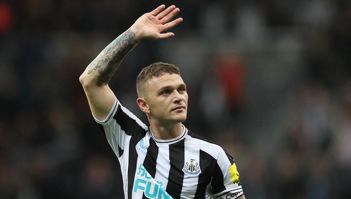 Bintang Newcastle United, Kieran Trippier justru ikut terlibat dalam perang mental bersama Bos Manchester United, Erik ten Hag, jelang final Piala Carabao. Foto: REUTERS/Scott Heppell