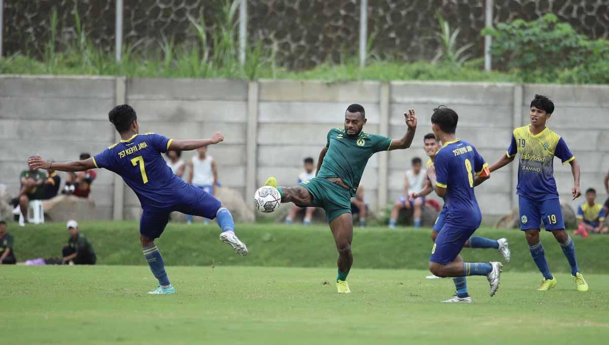 Uji coba PSS Sleman melawan 757 Kepri Jaya FC di Lapangan Pakembinangun, Jumat (22/10/22). (Foto: MO PSS Sleman)