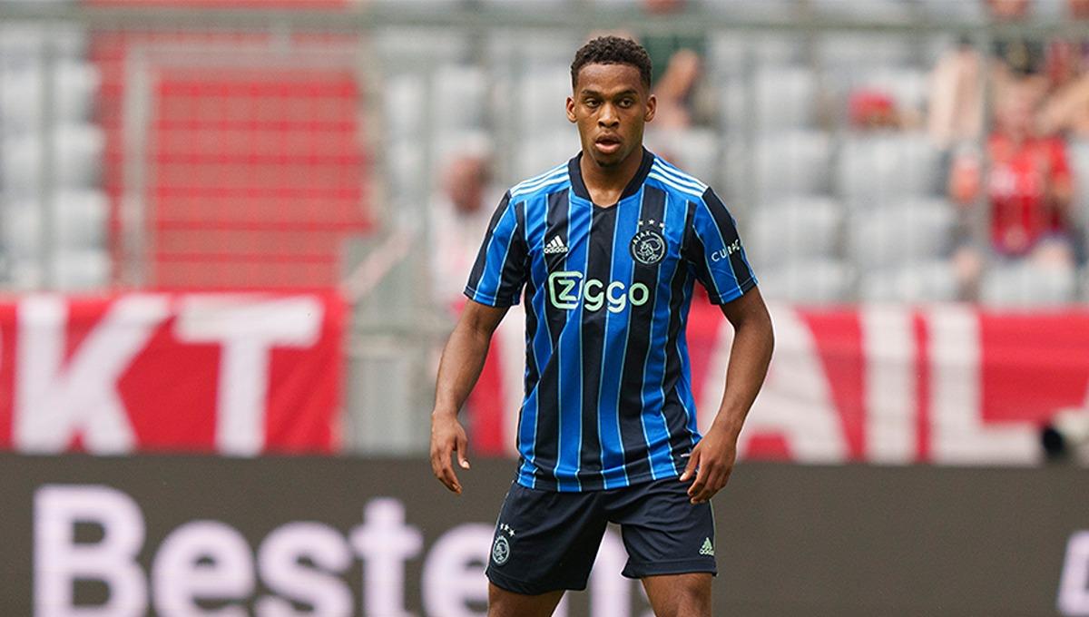 Klub Liga Inggris (Premier League), Arsenal, kepincut memboyong Jurrien Timber di bursa transfer berikutnya. Sehingga, tawaran menggoda telah dikirim ke Ajax. Foto: Website Ajax Amsterdam