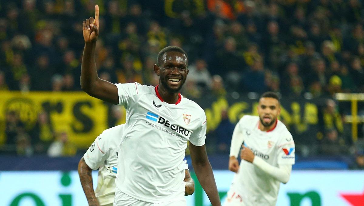 Tanguy Nianzou, pemain Sevilla. Foto: REUTERS/Thilo Schmuelgen