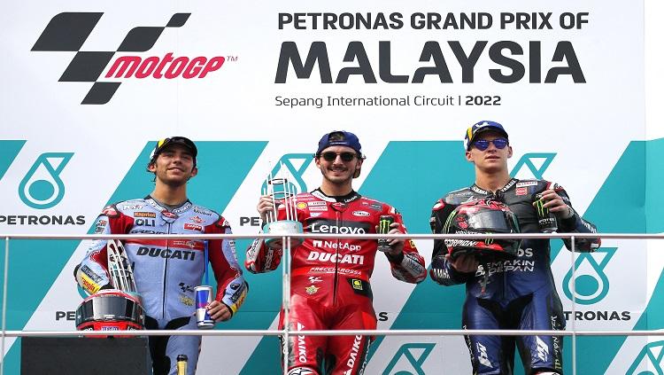 Pembalap Ducati Lenovo Francesco Bagnaia merayakan di podium seusai menang di MotoGP Malaysia 2022 REUTERS/Hasnoor Hussain - INDOSPORT