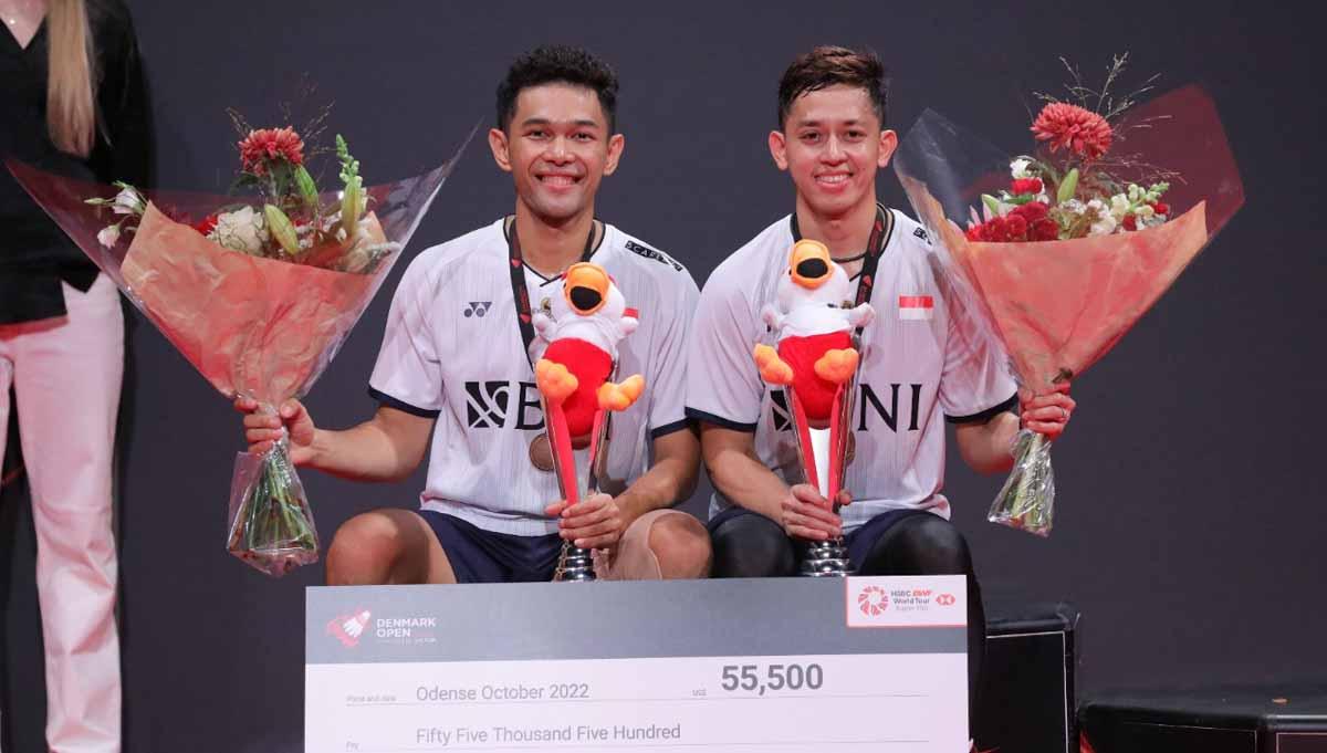Podium juara Denmark Open 2022: Fajar Alfian/Muhammad Rian Ardianto dan Marcus Fernaldi Gideon/Kevin Sanjaya Sukamuljo. (Foto: PBSI) - INDOSPORT