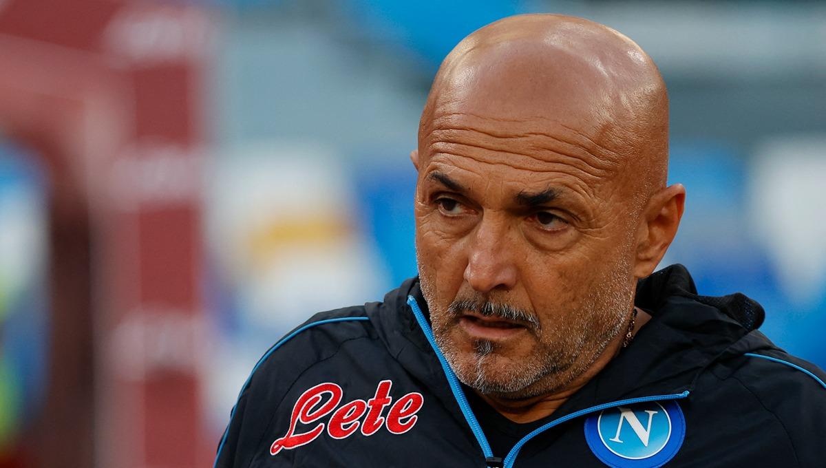Pelatih Napoli, Luciano Spalletti, sebut undian melawan AC Milan di perempat final Liga Champions adalah kesialan. Foto: REUTERS/Ciro De Luca - INDOSPORT