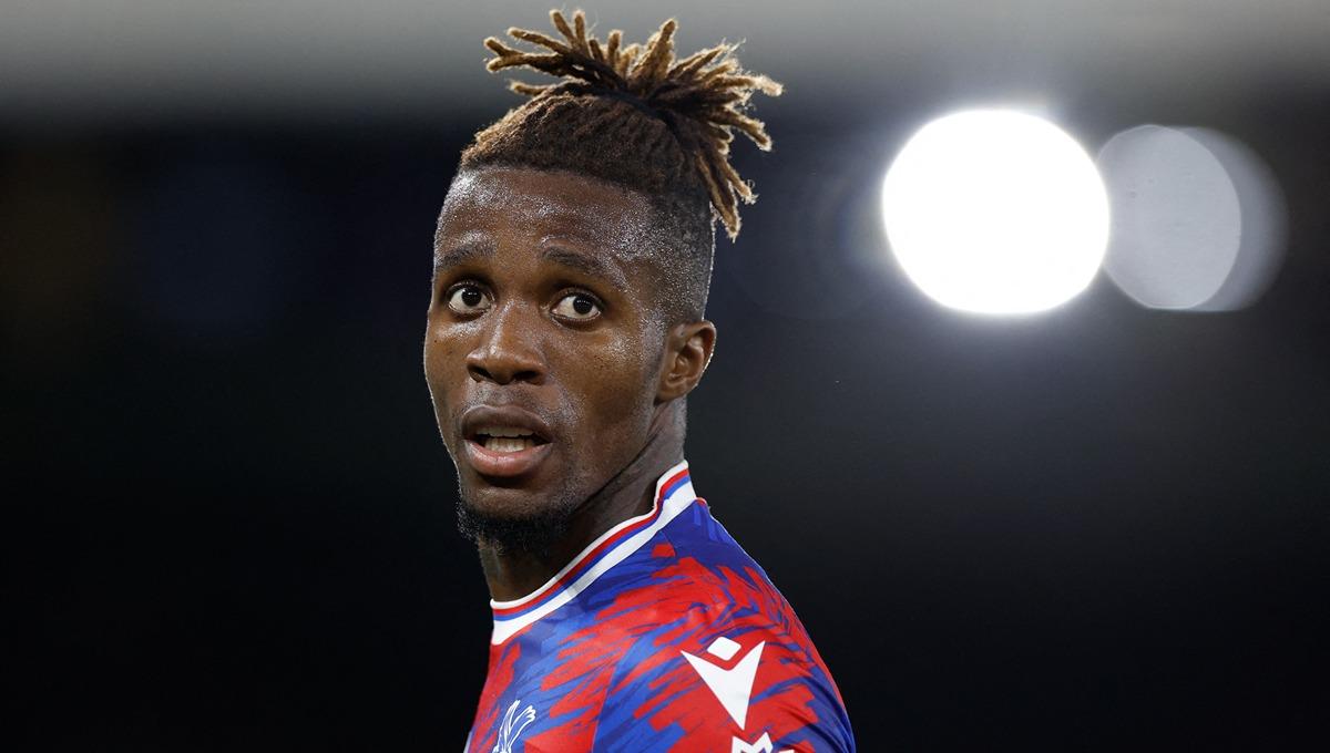 Winger buangan Manchester United yakni Wilfried Zaha dilirik klub Liga Arab Saudi, Al Nassr yang bisa menjadi ancaman Cristiano Ronaldo. - INDOSPORT