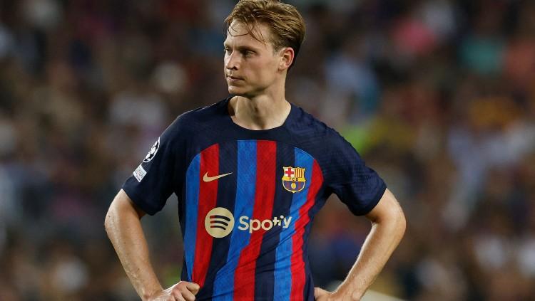 Pemain Barcelona, Frenkie de Jong, jadi tumbal kemenangan timnya atas Celta Vigo di Liga Spanyol 2023-2024. Serta, dirinya terancam absen di El Clasico. (Foto: REUTERS/Albert Gea)