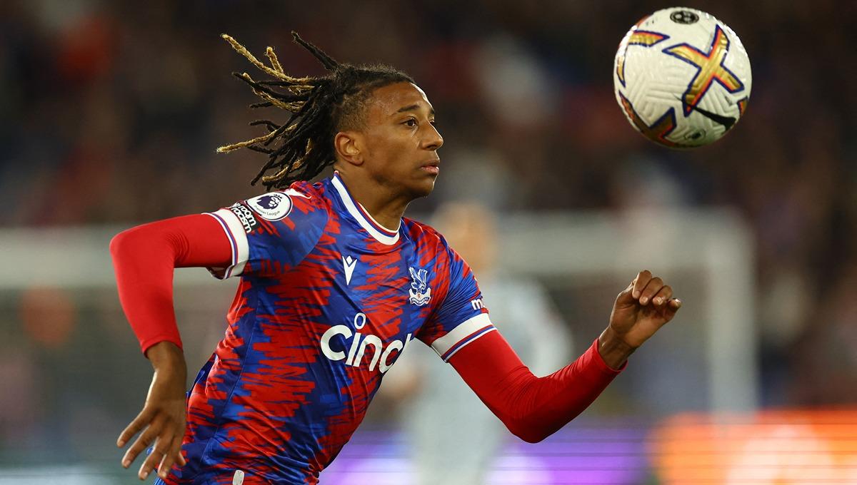 Raksasa Liga Inggris (Premier League), Chelsea, harus gigit jari usai buruan utamanya, Michael Olise, gagal merapat ke Stamford Bridge. - INDOSPORT