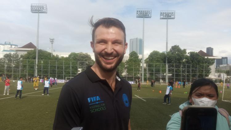 Mantan pemain Persija Jakarta, Marco Motta, diketahui melakukan perbincangan dengan bos Arema FC, Iwan Budianto.