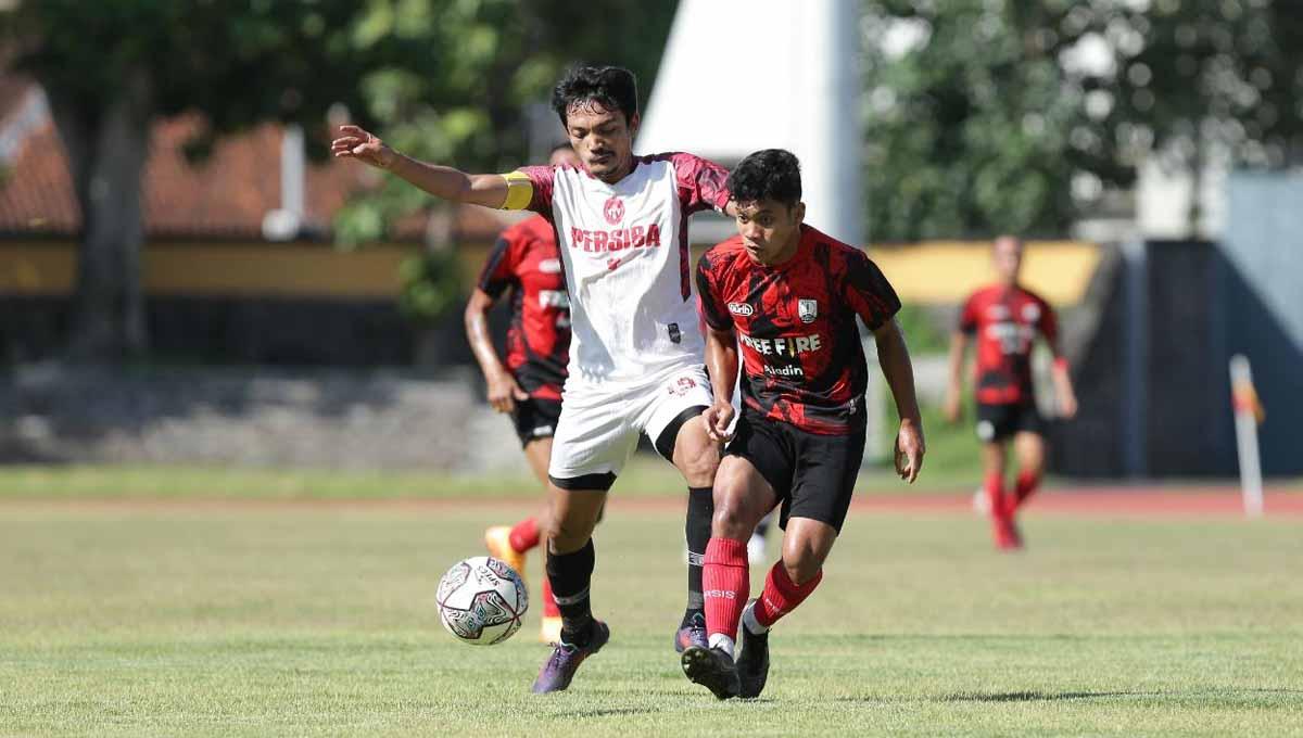 Uji coba Persis Solo melawan Persiba Bantul di Stadion Sriwedari Solo, Jumat (28/10/22). (Foto: Persis Solo) - INDOSPORT