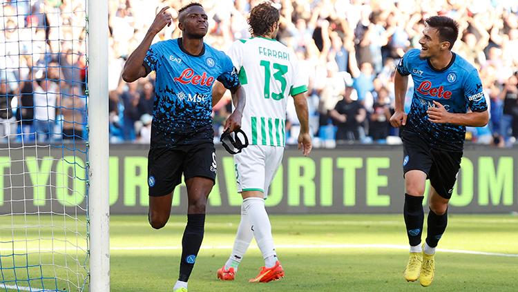 Selebrasi pemain Napoli, Victor Osimhen usai cetak gol ke gawang Sassuolo di Liga Italia. - INDOSPORT