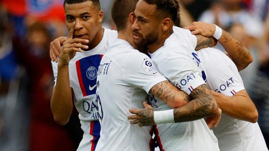 Selebrasi para pemain PSG usai cetak gol ke gawang Troyes di Liga Prancis.