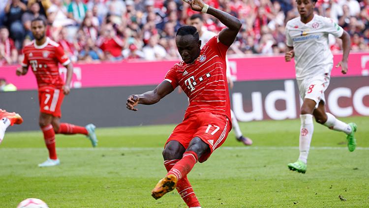 Penyerang Bayern Munchen, Sadio Mane, saat melakukan tendangan melawan Mainz 05 di Liga Jerman.