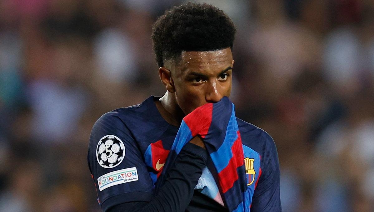 Raksasa Liga Italia, AC Milan, dikabarkan segera mendatangkan bintang muda Barcelona, Alejandro Balde pada 2023 dan berikut 4 pemain yang kena imbasnya. Foto: REUTERS/Albert Gea