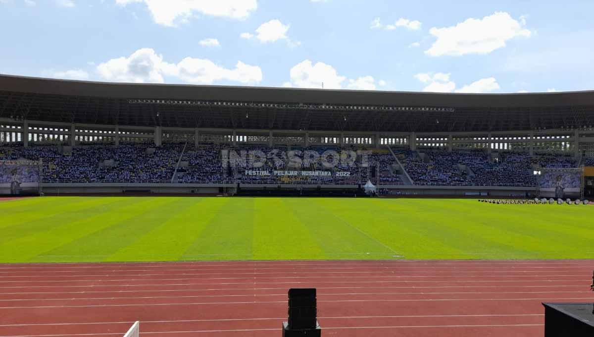 Keindahan Stadion Manahan Solo saat menjadi venue penutupan Festival Pelajar Nusantara 2022. (Foto: Nofik Lukman Hakim/INDOSPORT) - INDOSPORT