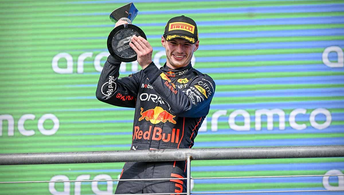 Pembalap Red Bull Racing Limited Max Verstappen (1) dari Tim Belanda merayakan kemenangannya dalam balapan Grand Prix F1 AS di Circuit of the Americas. (Foto: REUTERS/Jerome Miron) - INDOSPORT