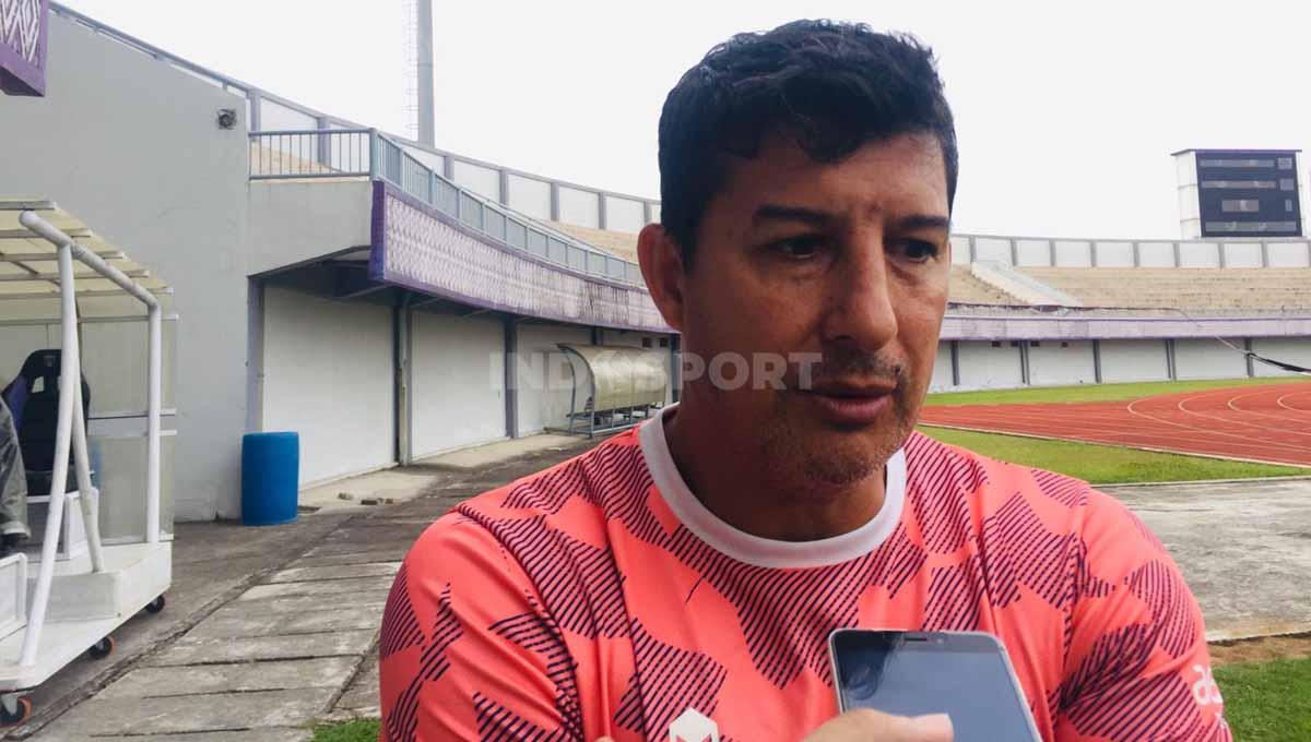 Pelatih Persita, Alfredo Vera.