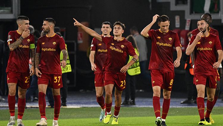 Selebrasi skuad AS Roma usai cetak gol ke gawang Real Betis di Liga Europa..