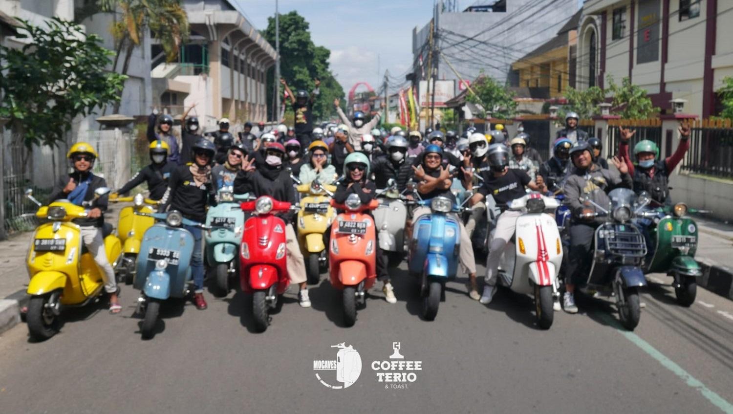Vespa merupakan kendaraan roda dua jenis skuter yang memiliki daya tarik sendiri sejak zaman dahulu.