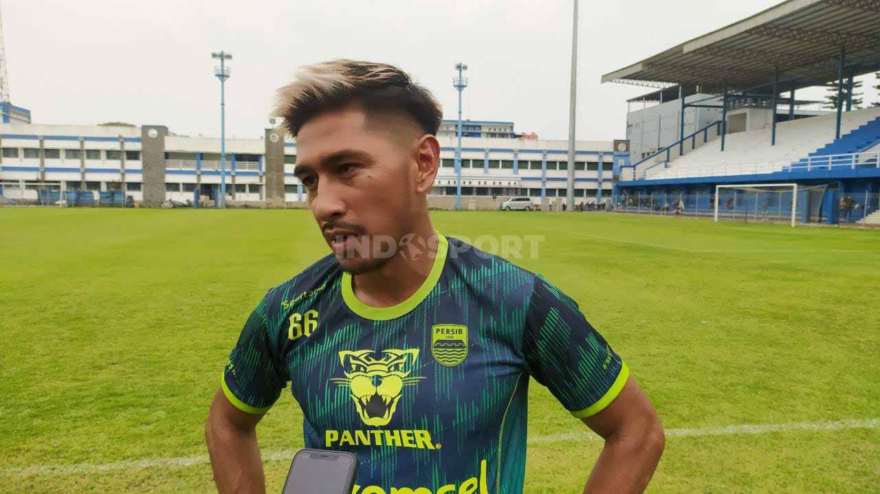 Bek Persib, Daisuke Sato. (Foto: Arif Rahman/INDOSPORT)