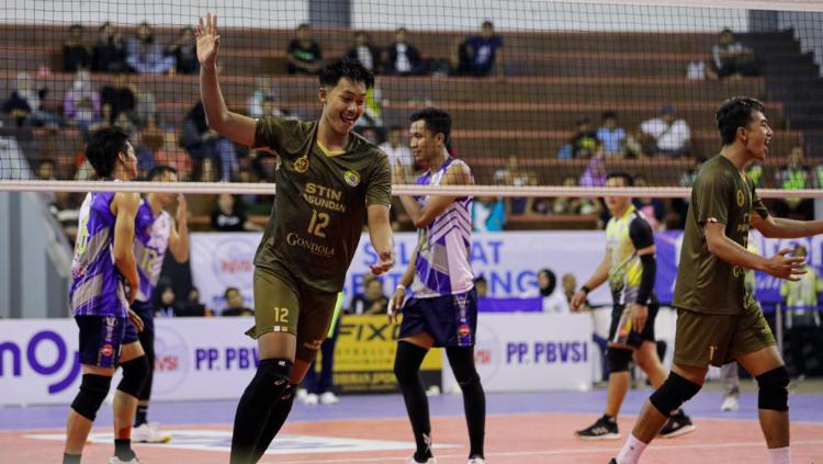 STIN Pasundan saat melawan Berlian Bank Jateng di final four Livoli Divisi Utama 2022 di GOR Ki Mageti, Magetan, Jawa Timur, Jumat (04/11/22).