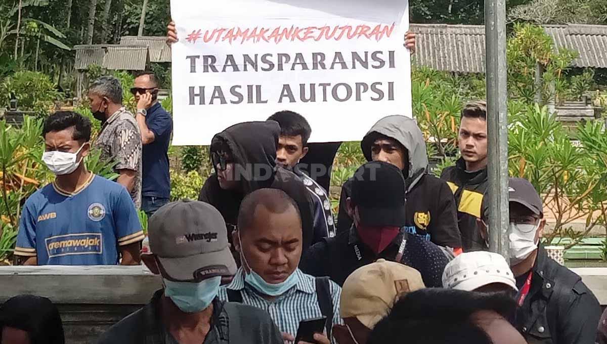 Aremania terus menyuarakan keadilan dlm usut tuntas tragedi kanjuruhan.