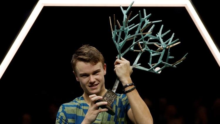 Holger Rune dan Andrey Rublev akan bersua di final turnamen ATP Monte-Carlo Masters hari ini, Minggu (16/04/23). Foto: REUTERS/Christian Hartmann.