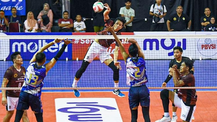 STIN Pasundan sukses menundukkan tim voli Berlian Bank Jateng pada pertandingan Final Four Putra Livoli Divisi Utama 2022, Selasa (8/11/22).