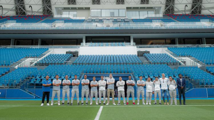 Manajemen bersama tim pelatih Persis Solo saat mengunjungi Stadion Sultan Ibrahim, Johor Bahru, Jumat (11/12/22).
