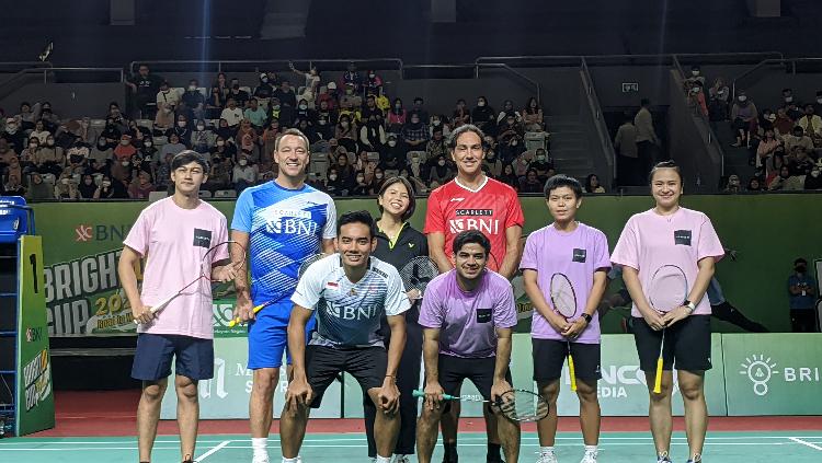 Legenda sepakbola Eropa, John Terry dan Alessandro Nesta saling adu kebolehan bulutangkis di mini turnamen BrightUp Cup 2022, Kamis (11/11/2022).