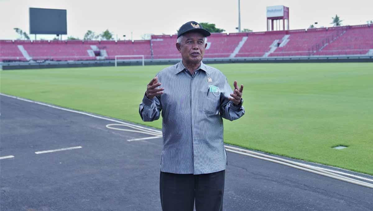 Anggota komisi X DPR RI, Djohar Arifin Husein, saat mengunjungi Stadion Kapten I Wayan Dipta, Gianyar, Jumat (11/11/22). (Foto: Bali United)