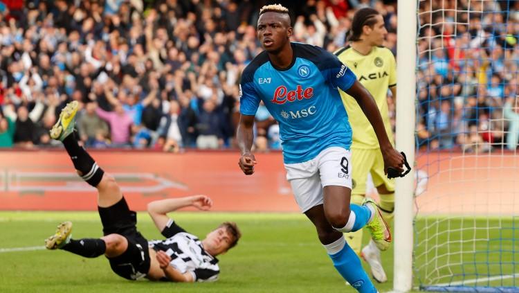 Bomber Napoli, Victor Osimhen merayakan gol pertama ke gawang Udinese di Liga Italia, Sabtu (12/11/22) malam WIB REUTERS/Ciro De Luca Copyright: REUTERS/Ciro De Luca