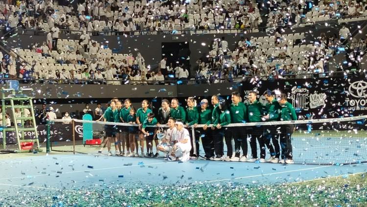 Raffi Ahmad Juarai pertandingan bertajuk 'Tiba Tiba Tenis VinDes 2022', Sabtu (12/11/22) malam WIB, di Tennis Indoor Senayan, Jakarta Pusat. Foto: Ammara Marthiara - Indosport