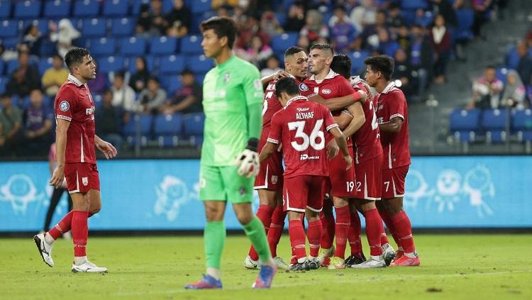 Para pemain Persis Solo merayakan gol Fernando Rodriguez ke gawang Johor Darul Takzim. - INDOSPORT