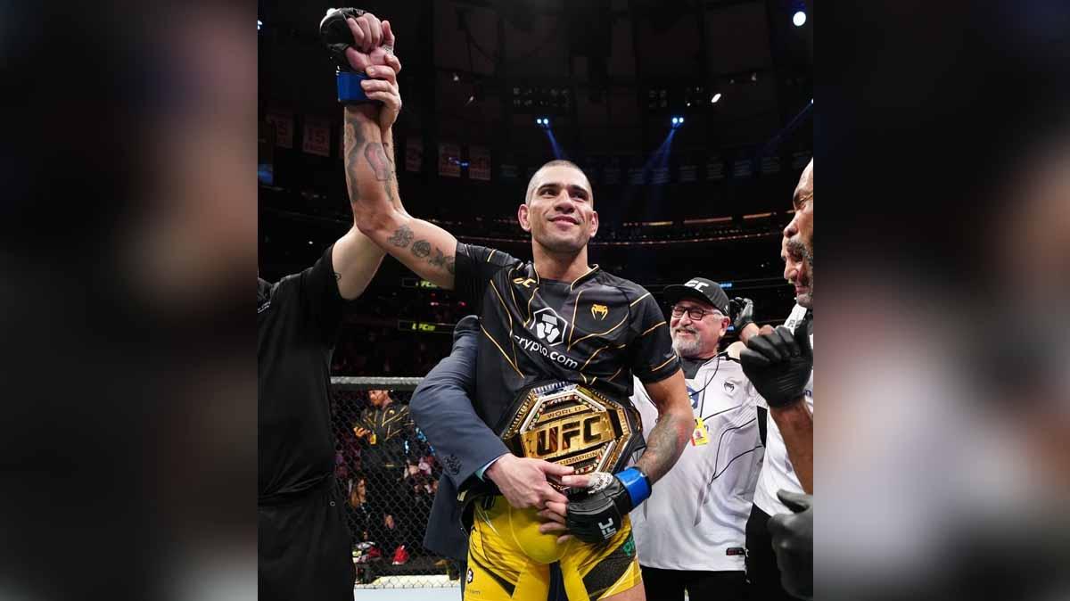 Kemenangan Alex Pereira atas Israel Adesanya di UFC 281. (Foto: Instagram@ufc)